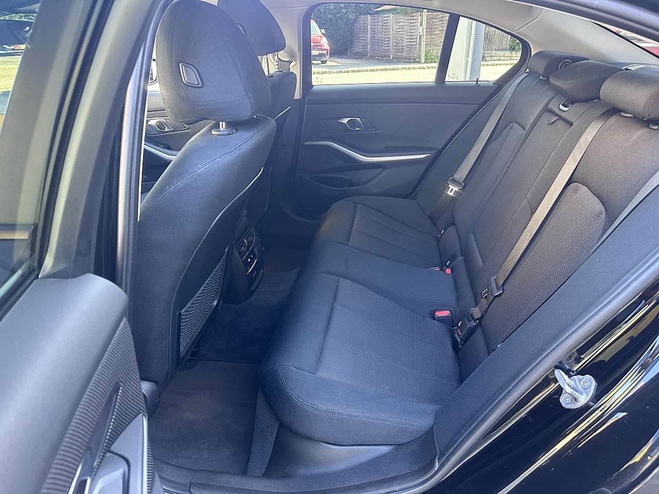 BMW 330  e PHEV Aut. *LED, Navigation, Sitzheizung, M-Le…