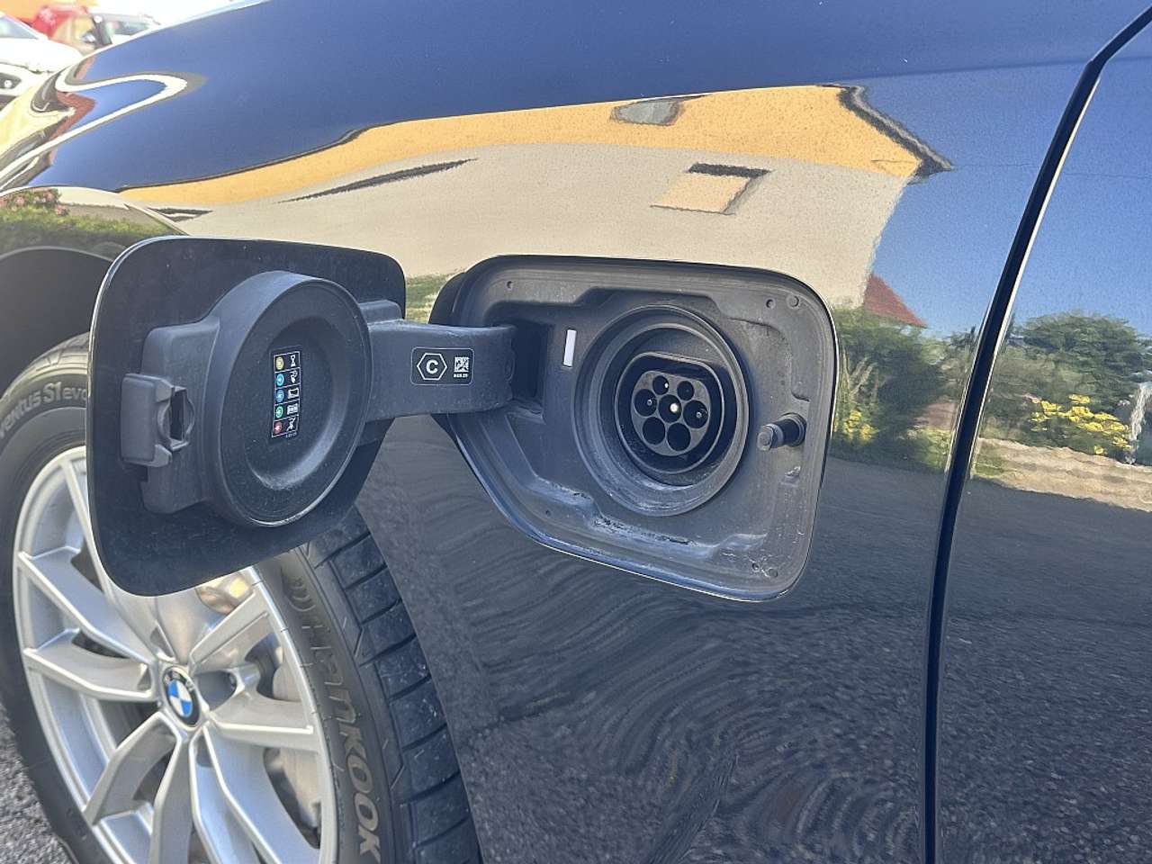 BMW 330  e PHEV Aut. *LED, Navigation, Sitzheizung, M-Le…