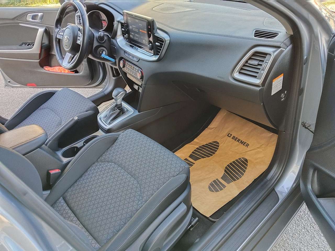 Kia XCeed  Xceed 1,5 TGDI 48V GPF Silber DCT „7 Jahre Gara…