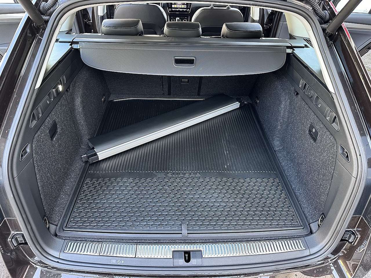 Skoda Superb  Kombi 2,0 TSI 4×4 Style DSG *AHK, Matrix LED, K…