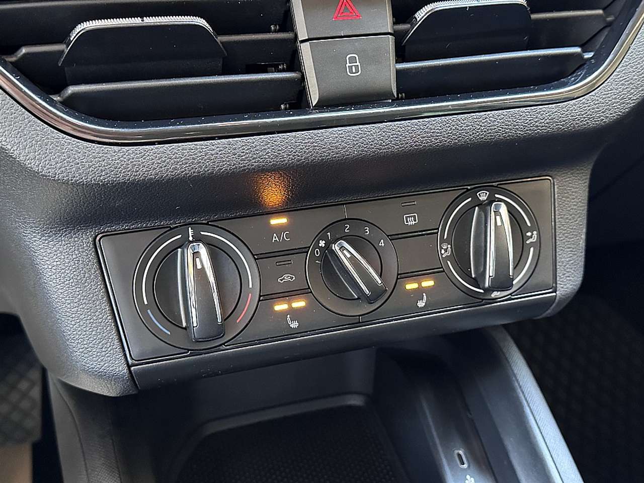 Skoda Kamiq  1,0 TSI SC *AHK schwenkbar, Sitzheizung*