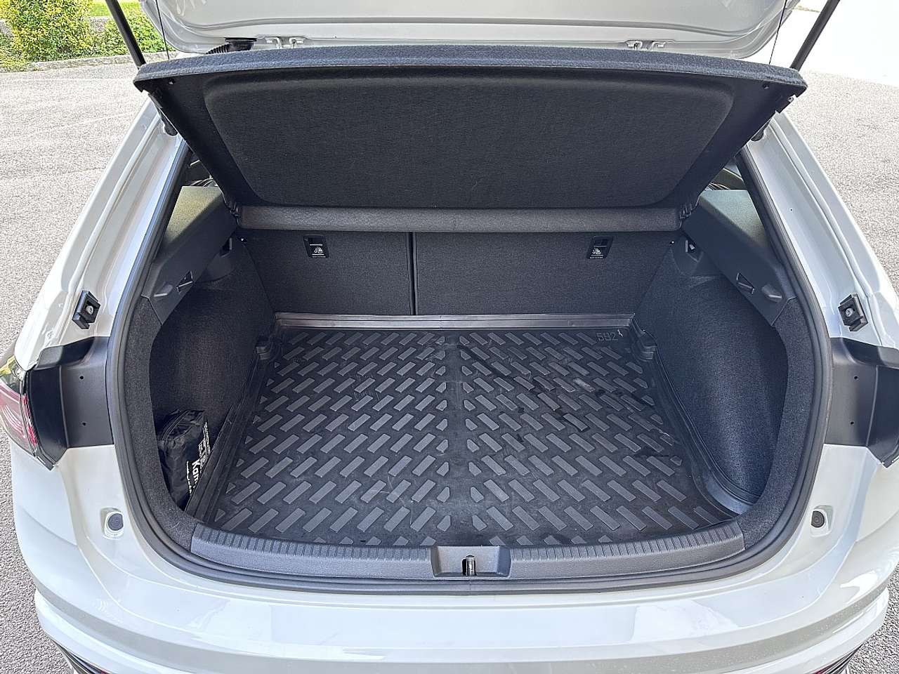 Volkswagen Taigo  1,0 TSI R-Line *LED, KESSY, dig.Cockpit*