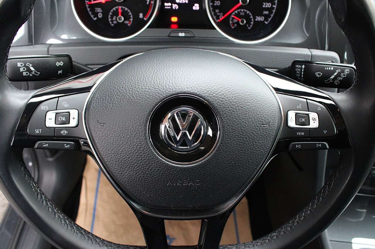 Volkswagen Golf  7 1,0 TSI *AHK, 1.Besitz, wenig Kilometer*