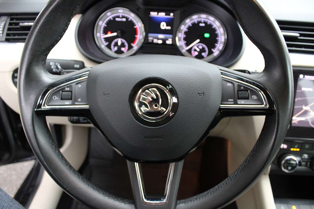 Skoda Octavia  Combi 2,0 TSI 4×4 Style DSG *1.Besitz, LED, ACC…