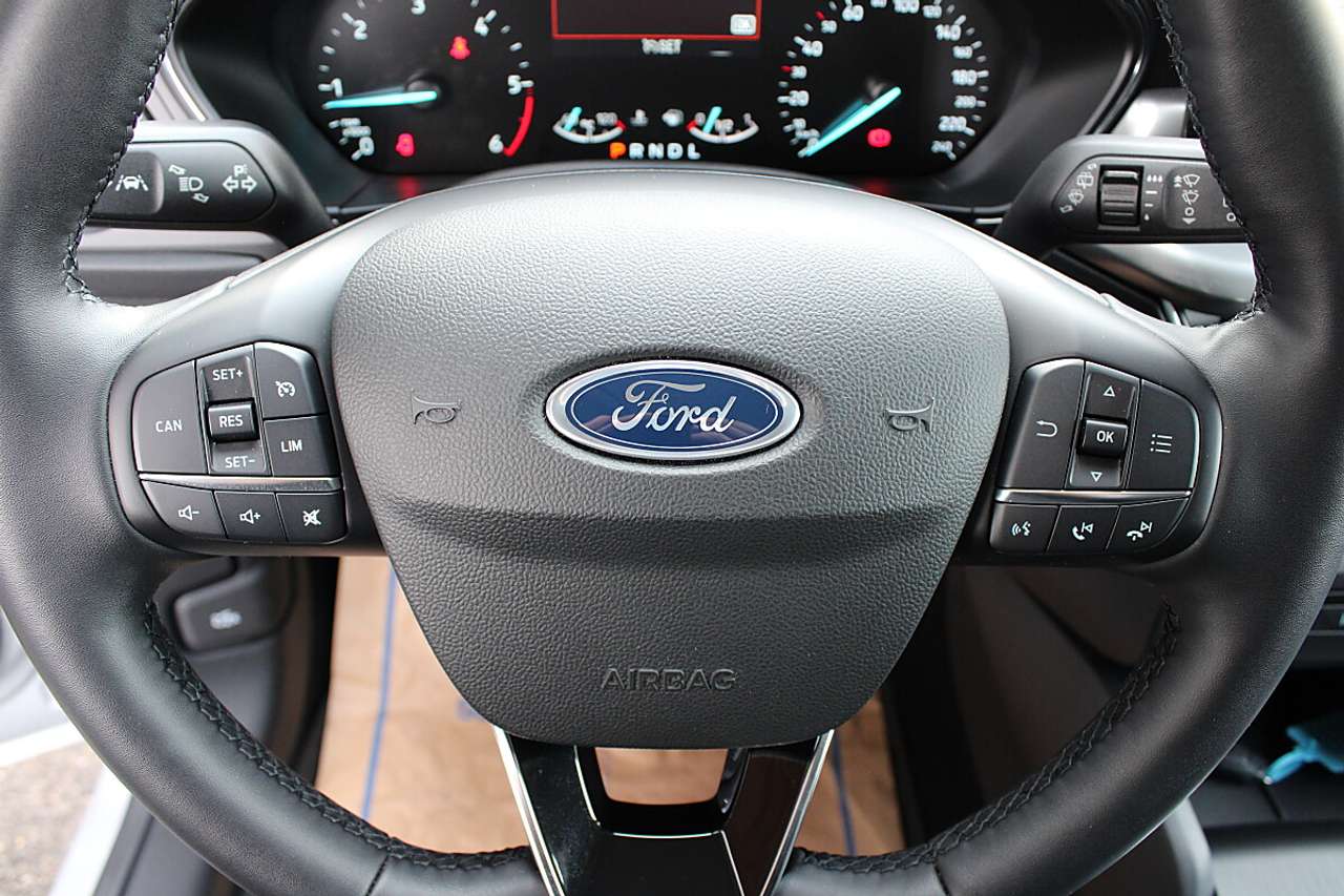 Ford Focus  Turnier 1,5 EcoBlue Titanium Aut. *neuwertig, W…