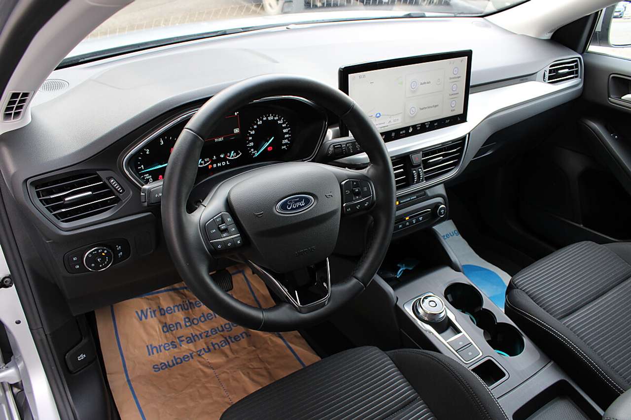 Ford Focus  Turnier 1,5 EcoBlue Titanium Aut. *neuwertig, W…
