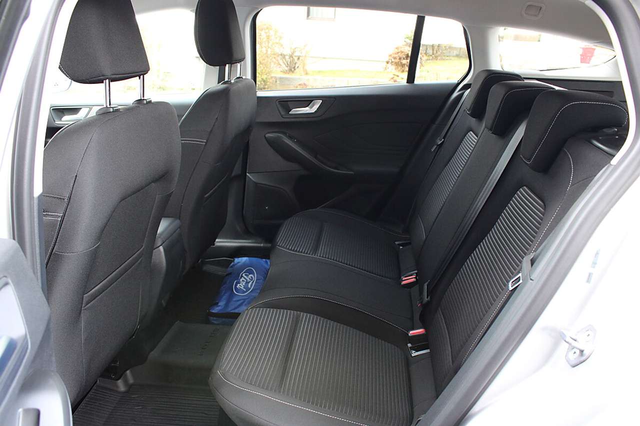 Ford Focus  Turnier 1,5 EcoBlue Titanium Aut. *neuwertig, W…