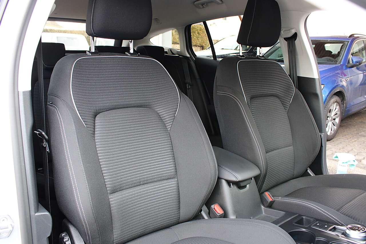 Ford Focus  Turnier 1,5 EcoBlue Titanium Aut. *neuwertig, W…