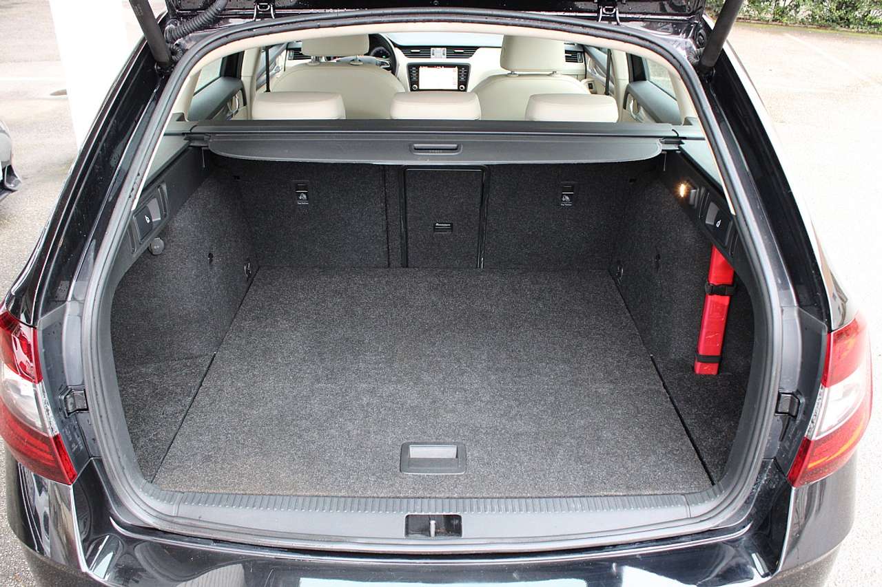 Skoda Octavia  Combi 2,0 TSI 4×4 Style DSG *1.Besitz, LED, ACC…