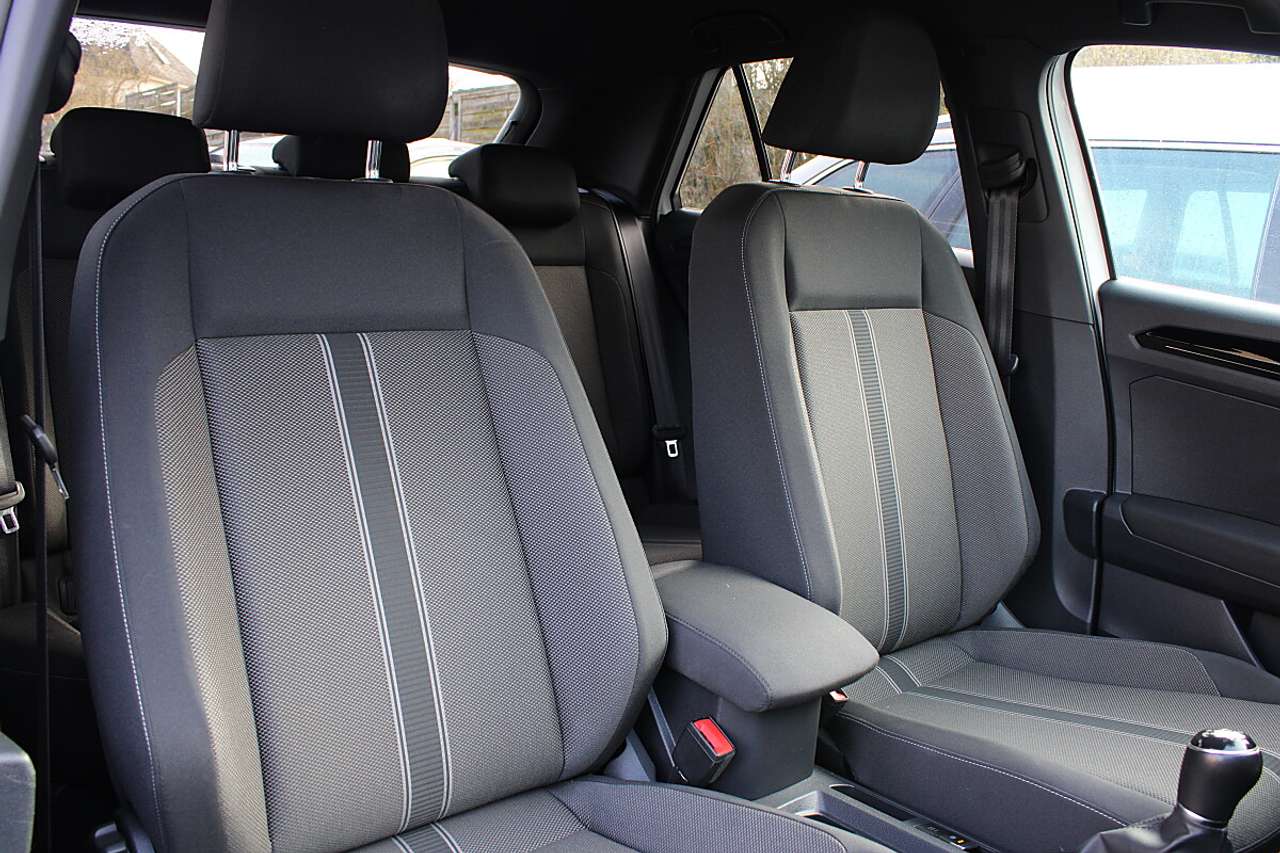 Volkswagen T-Roc  1,0 TSI Design *AHK, LED, ACC*