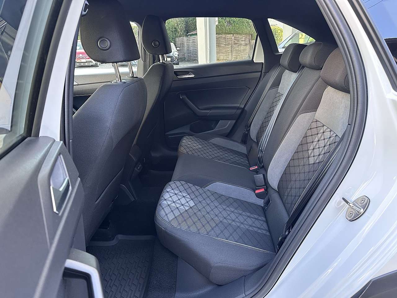 Volkswagen Taigo  1,0 TSI R-Line *LED, KESSY, dig.Cockpit*