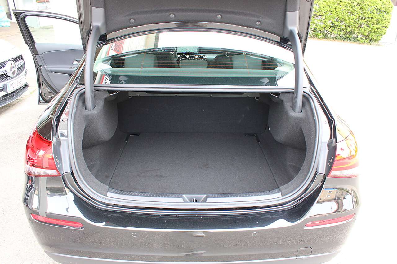 Mercedes-Benz A 180  d Limousine Aut. Advantage *NAVI, RÜ.Kam, Sitzh…