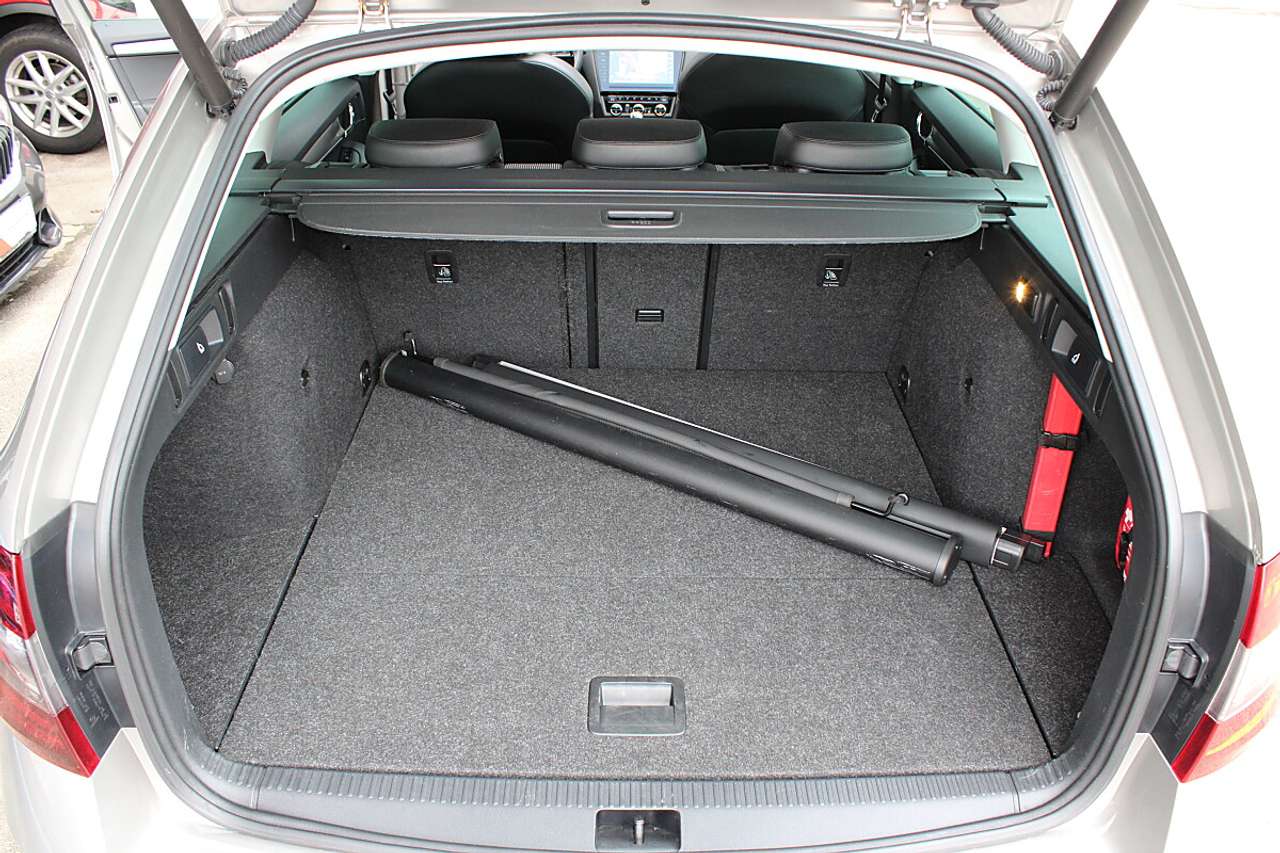 Skoda Octavia  Combi 1,0 TSI Style *Panorama, LED, NAVI, Winte…