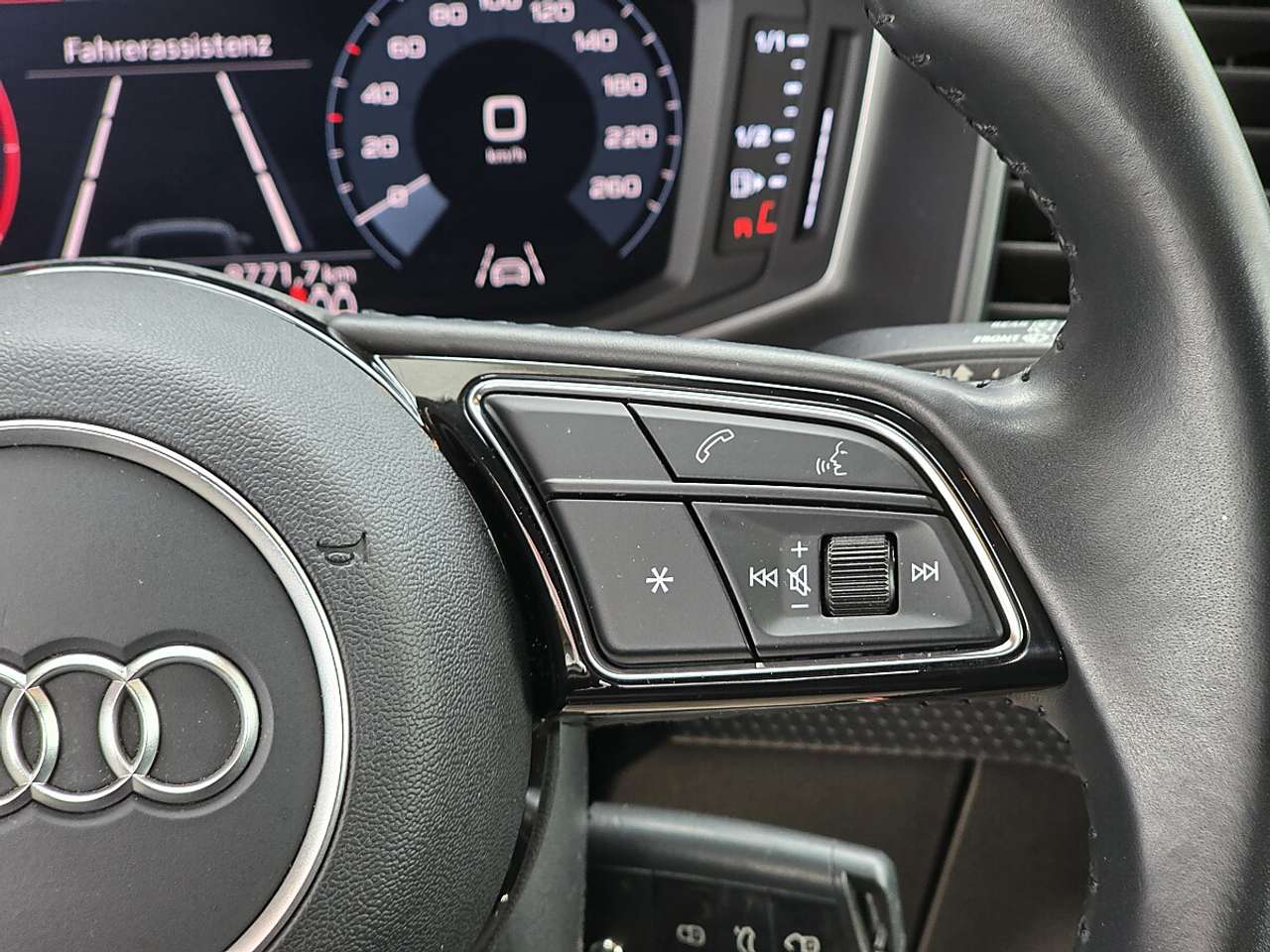 Audi A1  SB 30 TFSI intense S-tronic *Tempomat, Sitzheiz…