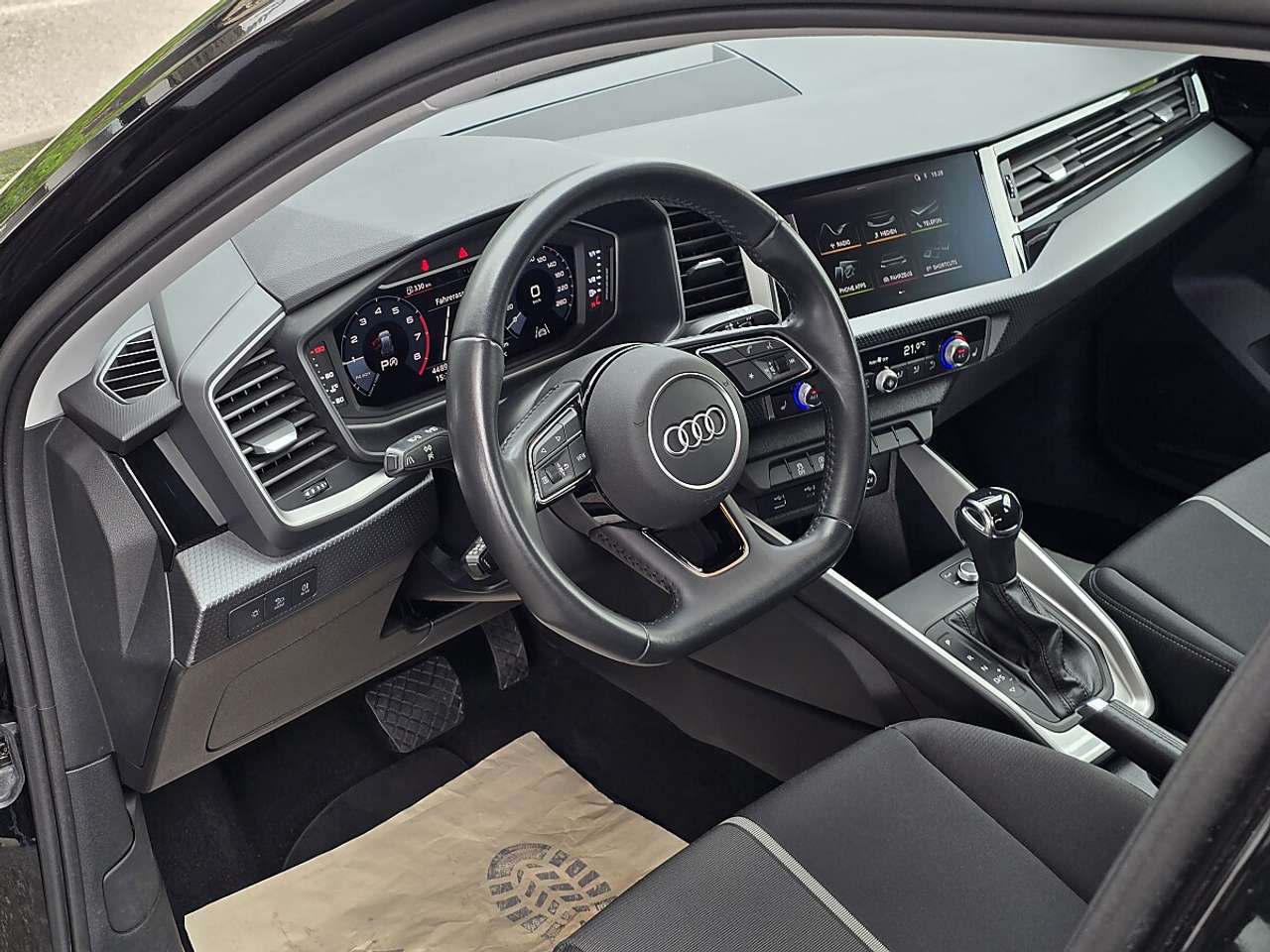 Audi A1  SB 30 TFSI intense S-tronic *Tempomat, Sitzheiz…