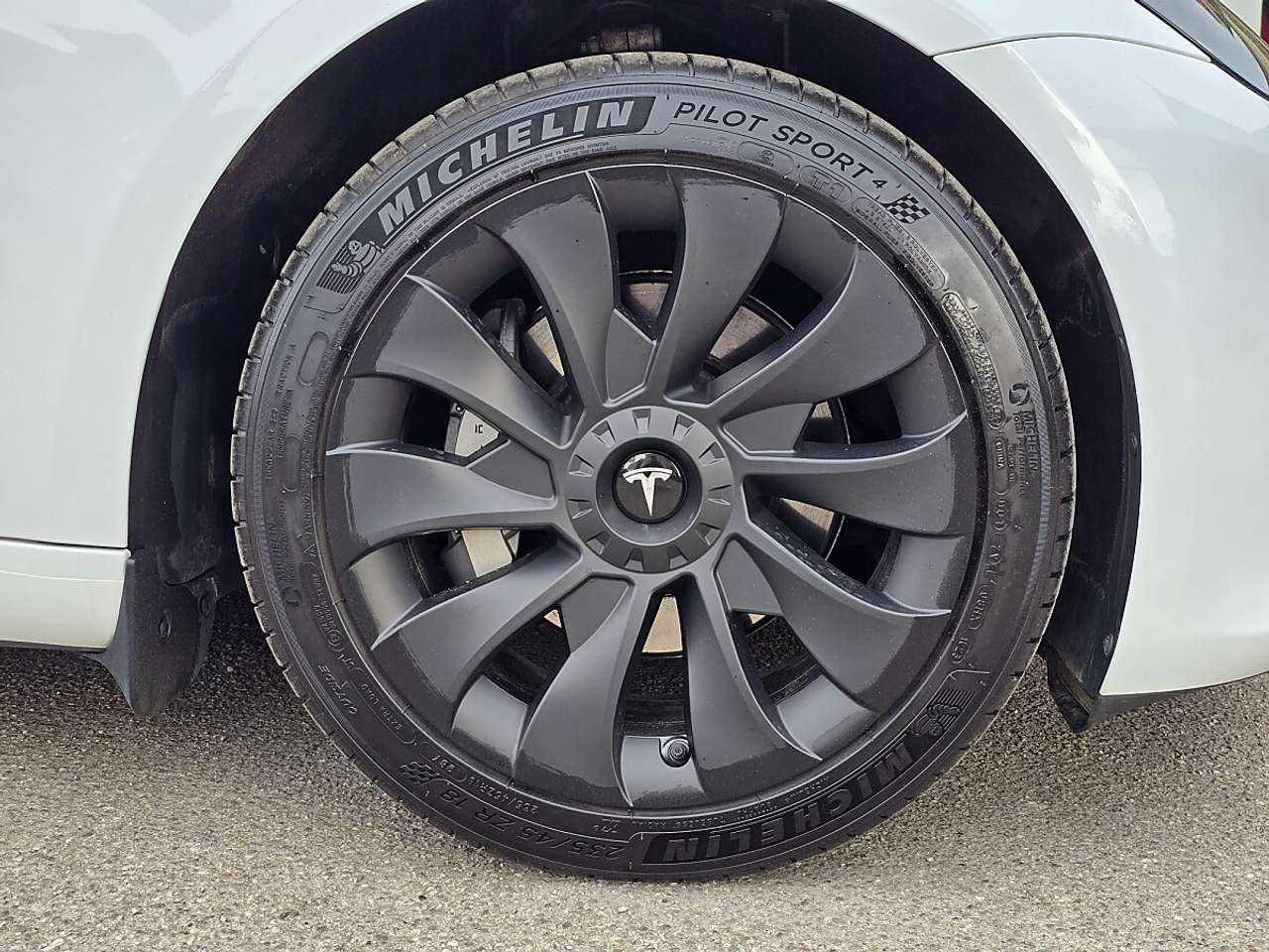 Tesla Model 3  Standard Range