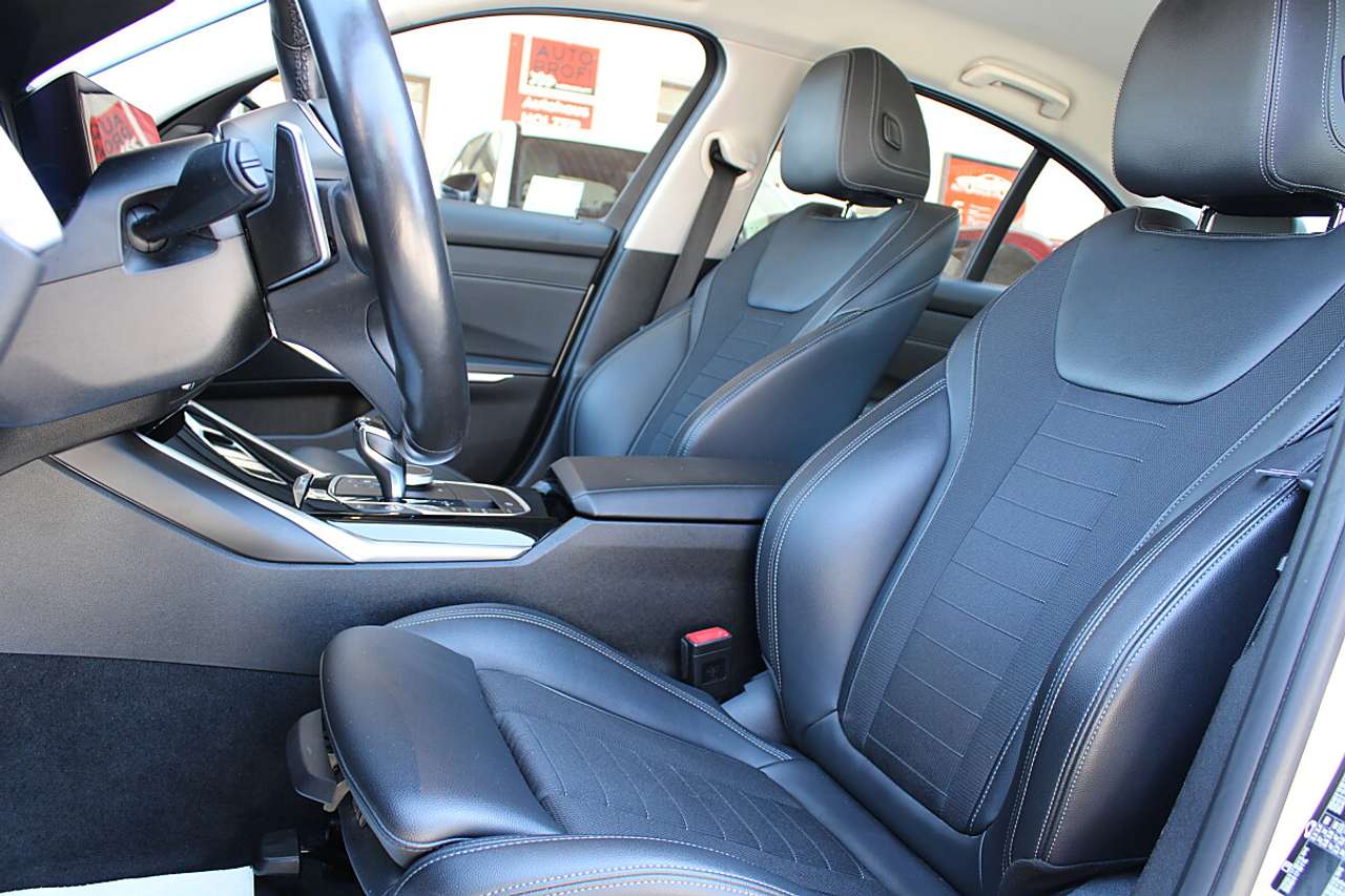 BMW 330  e PHEV Aut. Sport Line *LASER, Head-Up, M-Lenkrad*