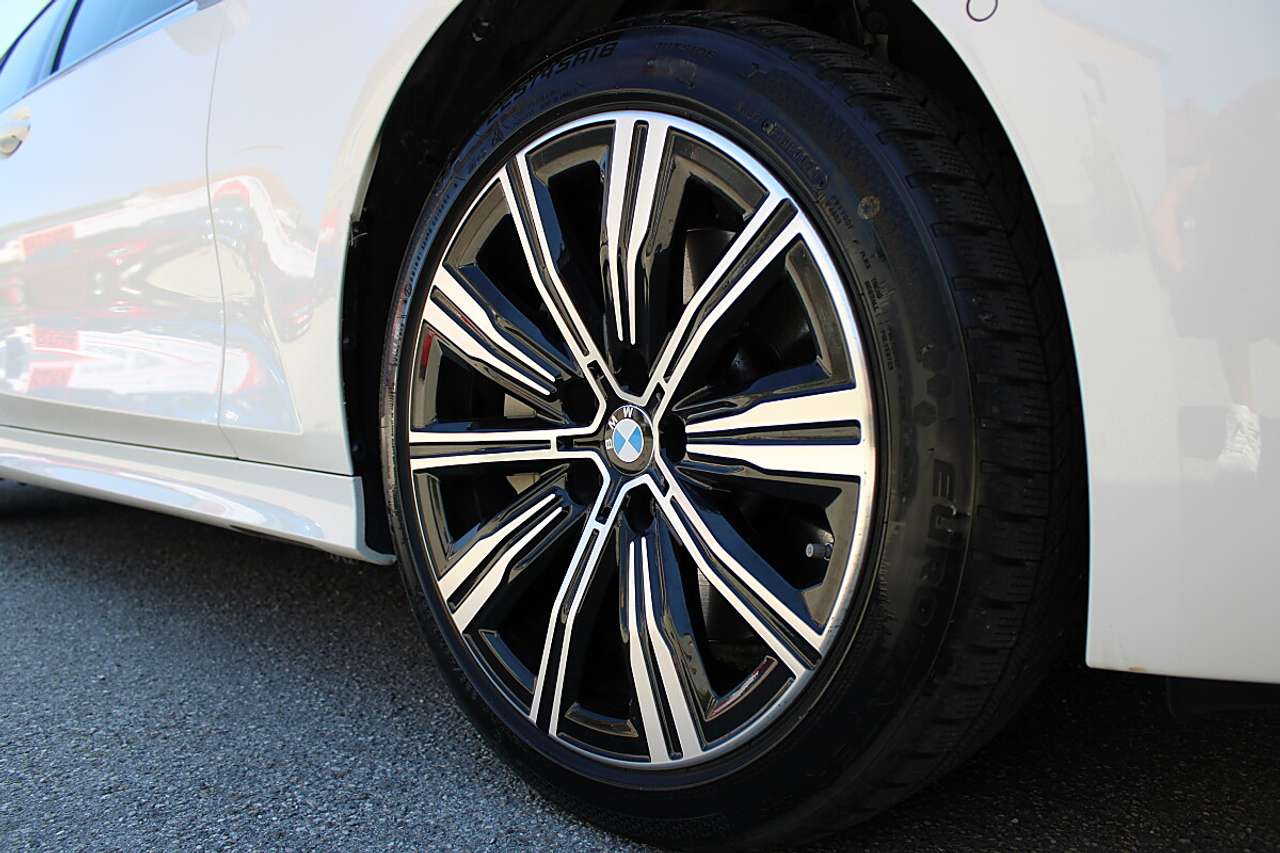 BMW 330  e PHEV Aut. Sport Line *LASER, Head-Up, M-Lenkrad*