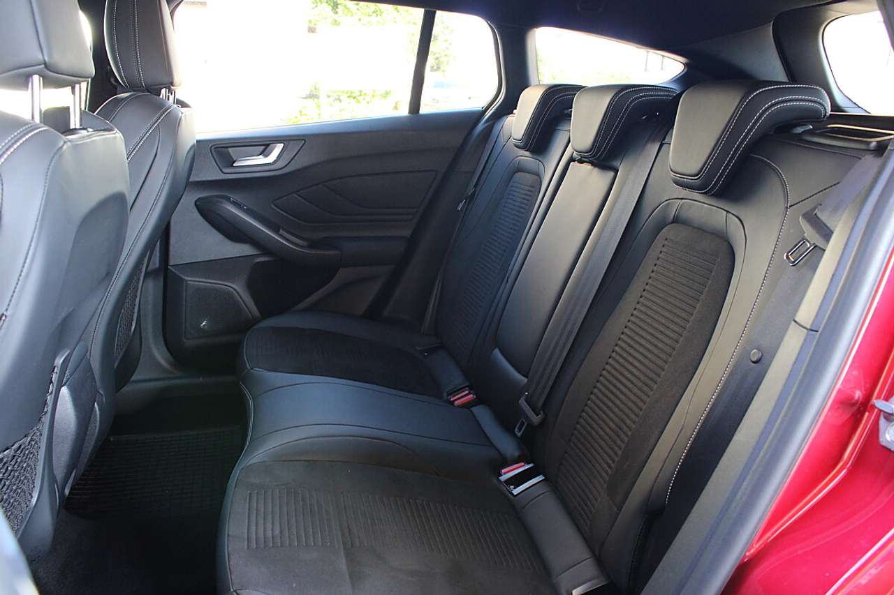 Ford Focus  Traveller 2,0 EcoBlue ST *AHK, LED, NAVI, ACC*