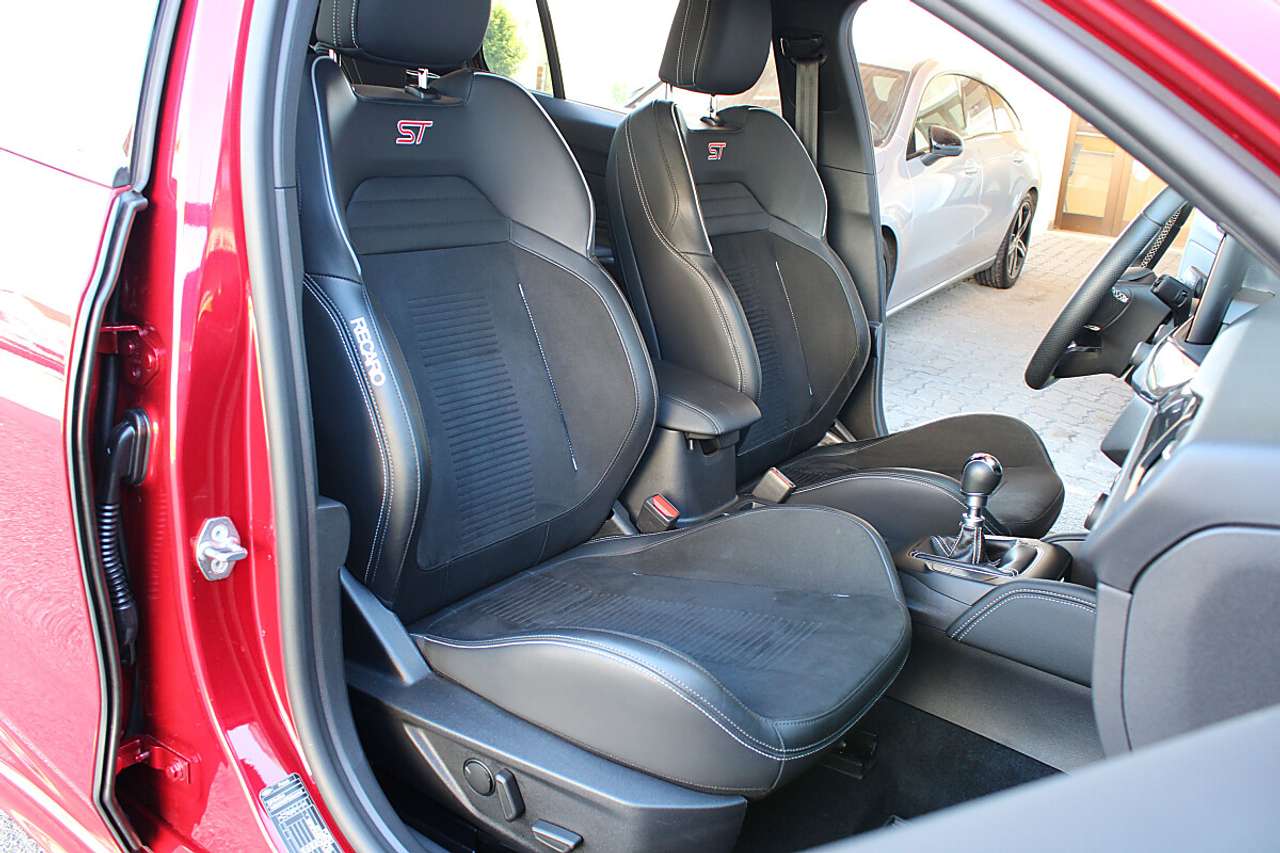 Ford Focus  Traveller 2,0 EcoBlue ST *AHK, LED, NAVI, ACC*