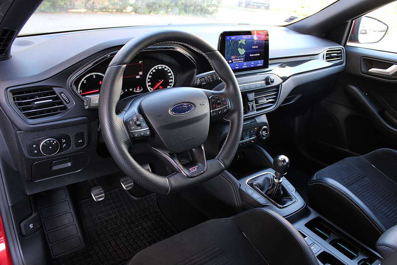 Ford Focus  Traveller 2,0 EcoBlue ST *AHK, LED, NAVI, ACC*
