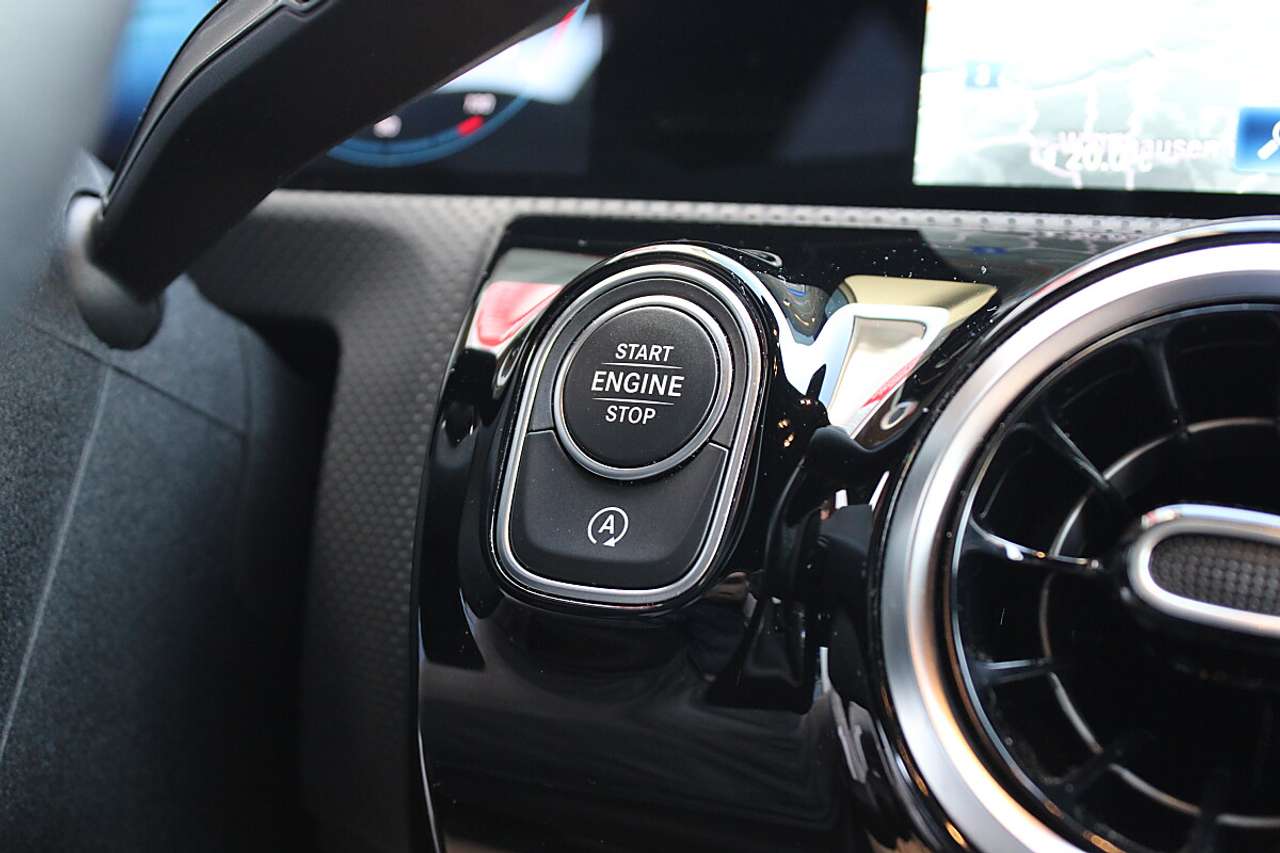 Mercedes-Benz CLA 200  d Shooting Brake 4MATIC Aut. *11,5″ Digital-Coc…