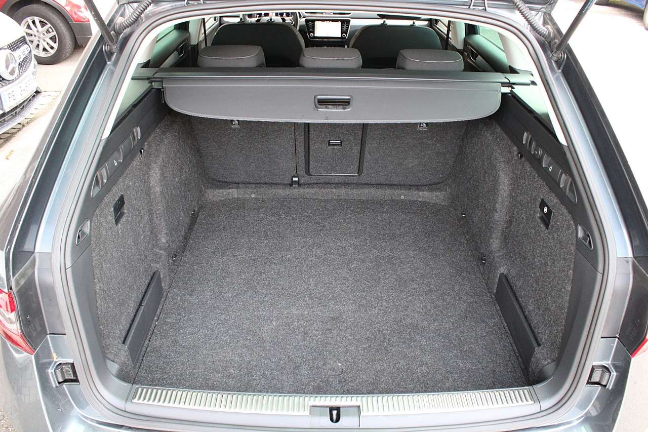 Skoda Superb  Kombi 2,0 TDI DSG *Memorysitz, NAVI, LED, Sitz…